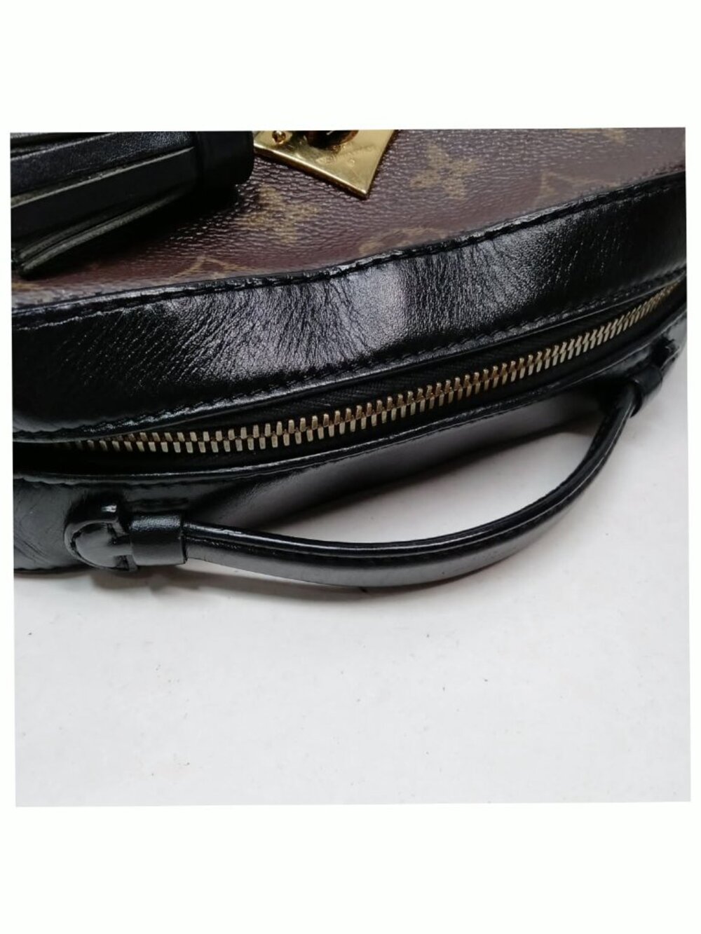 Authentic Louis Vuitton Saintonge Crossbody Monogram Canvas LV Bag - Picture 10 of 16